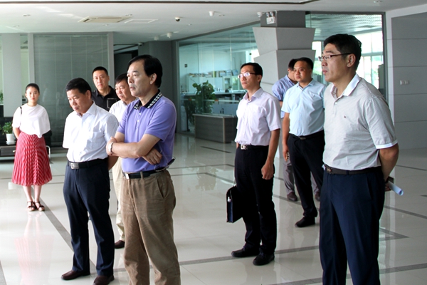 市发改委服务业办刘永松副主任,烟台市莱山区常务副区长刘学祥