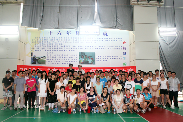 2013“杰瑞网络”杯夏季羽毛球比赛成功举行